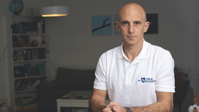 ד"ר אלעד דנה. "אנחנו עושים הכי טוב לפי המידע שיש בידינו, אבל הפרוטוקולים לא פועלים"