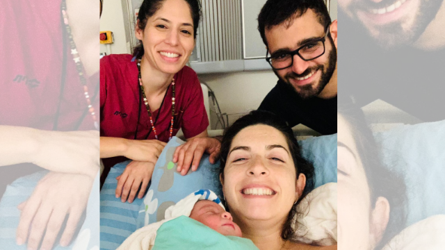 היולדת גל עם בעלה אחרי הלידה