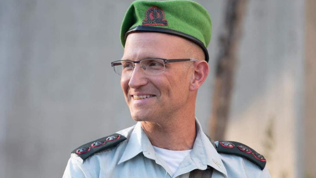 מפקד הנח"ל אל"מ שרון אסמן שנולד והתחנך בכפר סבא התמוטט ...