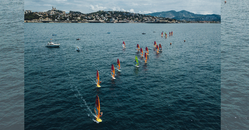 המאני טיים לפנינו. גלר מובילה בתחרות | צילום: Pedro Martinez / Sailing Energy